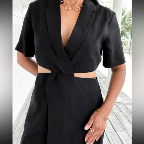 NWT GeeGee Black Mini Dress with Cut Out Detail size small - Picture 3 of 4